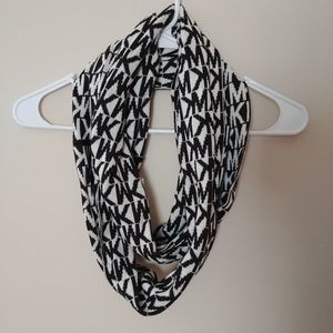 Michael Kors Black & White Cirlce Infinity Scarf